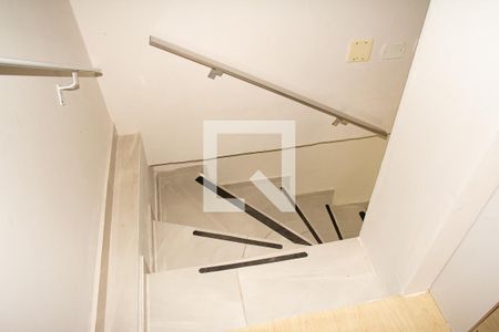 Escada de casa para alugar com 1 quarto, 40m² em Vila Ivg, São Paulo