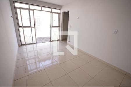Casa para alugar com 3 quartos, 200m² em Santa Genoveva, Goiânia
