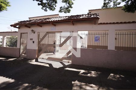 Casa para alugar com 3 quartos, 200m² em Santa Genoveva, Goiânia