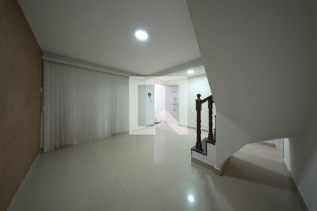 Sala de casa para alugar com 3 quartos, 250m² em Jardim Santa Maria, São Paulo