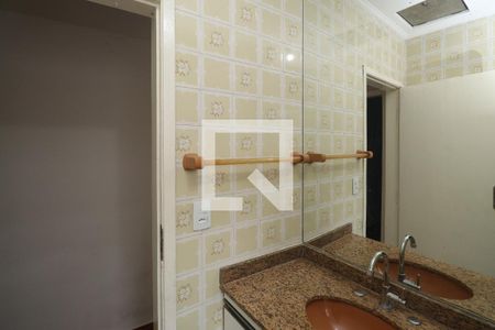 Banheiro de casa à venda com 3 quartos, 120m² em Jardim Guanca, São Paulo