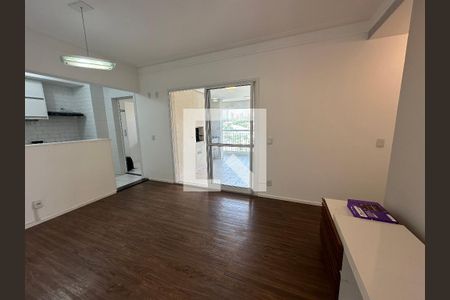 Sala de apartamento para alugar com 2 quartos, 80m² em Empresarial 18 do Forte, Barueri