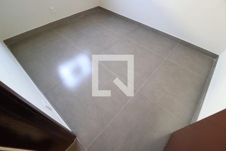 Quarto 2 de apartamento para alugar com 2 quartos, 44m² em Mansour, Uberlândia