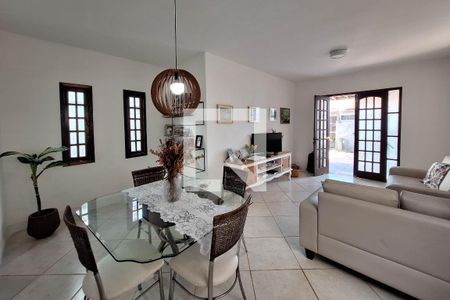 Casa à venda com 2 quartos, 194m² em Itaipu, Niterói