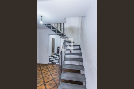 Escada de casa para alugar com 10 quartos, 500m² em Vila Pereira Barreto, São Paulo