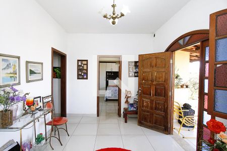 Casa à venda com 4 quartos, 300m² em Vila Ermelinda, Belo Horizonte