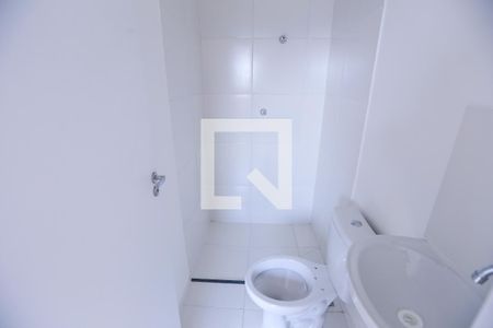 Banheiro de kitnet/studio para alugar com 1 quarto, 18m² em Jardim Jaragua (sao Domingos), São Paulo