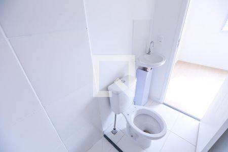 Banheiro de kitnet/studio para alugar com 1 quarto, 18m² em Jardim Jaragua (sao Domingos), São Paulo
