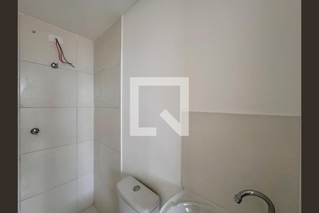Banheiro de kitnet/studio para alugar com 1 quarto, 17m² em Freguesia do Ó, São Paulo