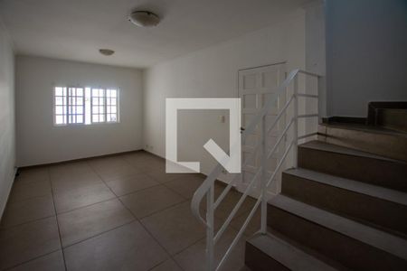 SALA de casa para alugar com 1 quarto, 180m² em Jardim Rizzo, São Paulo