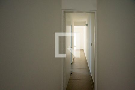 CORREDOR de casa para alugar com 1 quarto, 180m² em Jardim Rizzo, São Paulo