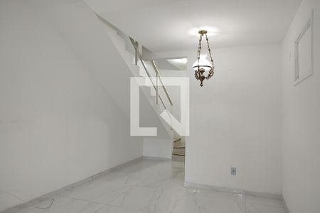 Sala de casa de condomínio para alugar com 3 quartos, 107m² em Freguesia (jacarepaguá), Rio de Janeiro