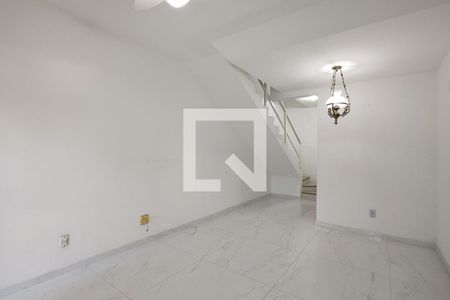Sala de casa de condomínio para alugar com 3 quartos, 107m² em Freguesia (jacarepaguá), Rio de Janeiro