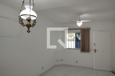 Sala de casa de condomínio para alugar com 3 quartos, 107m² em Freguesia (jacarepaguá), Rio de Janeiro