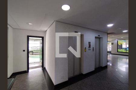 Hall de entrada de apartamento à venda com 3 quartos, 74m² em Vila Moinho Velho, São Paulo