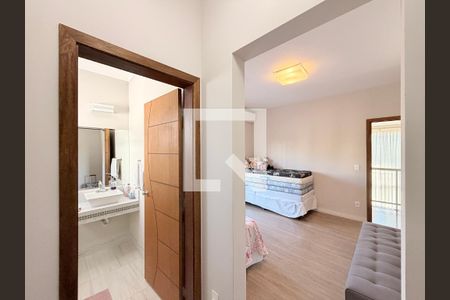 Suíte 1 de casa de condomínio à venda com 3 quartos, 340m² em Medeiros, Jundiaí