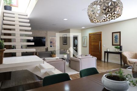 Casa para alugar com 5 quartos, 300m² em Cidade Dutra, São Paulo