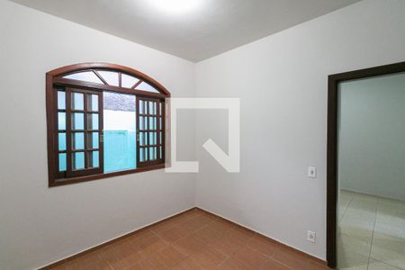 Casa para alugar com 2 quartos, 70m² em Heliópolis, Belo Horizonte