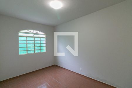 Casa para alugar com 2 quartos, 70m² em Heliópolis, Belo Horizonte