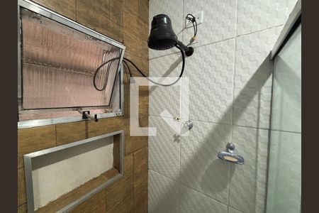 Banheiro de casa para alugar com 1 quarto, 39m² em Jardim Keralux, São Paulo