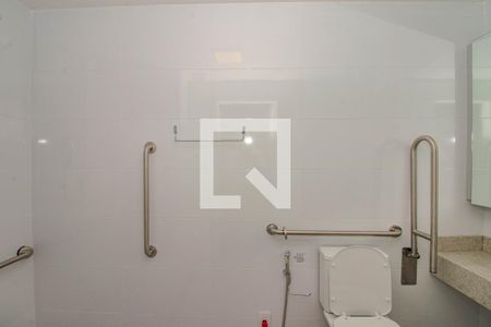 Banheiro de kitnet/studio à venda com 1 quarto, 24m² em Independência, Porto Alegre