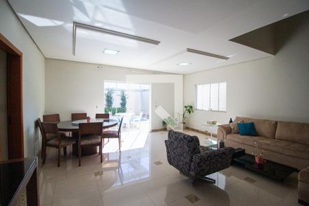 Sala 1 de casa de condomínio para alugar com 3 quartos, 331m² em Jardim Vera Cruz, Sorocaba