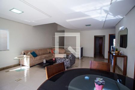 Sala 1 de casa de condomínio para alugar com 3 quartos, 331m² em Jardim Vera Cruz, Sorocaba