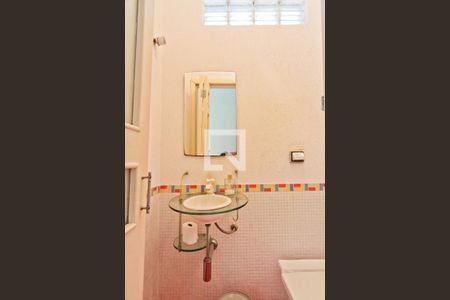 Lavabo de casa à venda com 3 quartos, 212m² em Vila Mariza Mazzei, São Paulo