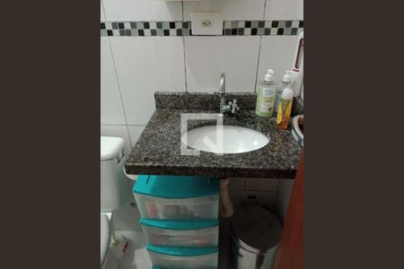 Banheiro de apartamento à venda com 2 quartos, 50m² em Jardim Santo Antônio, Santo André
