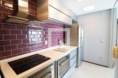 Cozinha de apartamento para alugar com 1 quarto, 70m² em Itaim Bibi, São Paulo