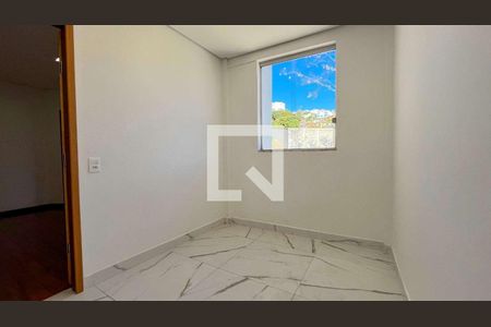 Casa à venda com 3 quartos, 500m² em Estoril, Belo Horizonte