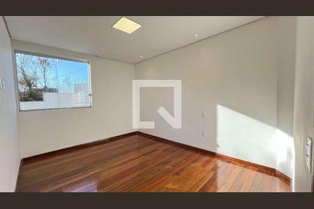 Casa à venda com 3 quartos, 500m² em Estoril, Belo Horizonte