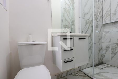Banheiro da Suíte 1 de casa para alugar com 2 quartos, 75m² em Parque Laguna., Taboão da Serra