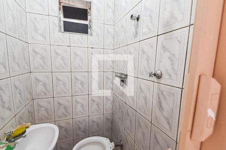 Banheiro de kitnet/studio para alugar com 1 quarto, 28m² em Liberdade, São Paulo