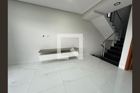 Sala de casa de condomínio à venda com 3 quartos, 250m² em Quintas do Ingaí, Barueri