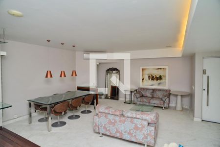 Sala de casa de condomínio para alugar com 4 quartos, 380m² em Barra da Tijuca, Rio de Janeiro