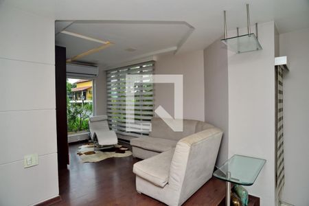 Sala de casa de condomínio para alugar com 4 quartos, 380m² em Barra da Tijuca, Rio de Janeiro