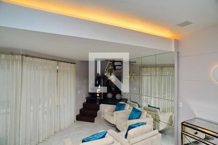 Sala de casa de condomínio para alugar com 4 quartos, 380m² em Barra da Tijuca, Rio de Janeiro