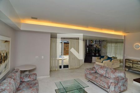 Sala de casa de condomínio para alugar com 4 quartos, 380m² em Barra da Tijuca, Rio de Janeiro