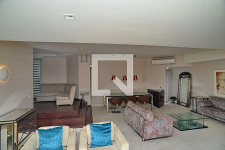 Sala de casa de condomínio para alugar com 4 quartos, 380m² em Barra da Tijuca, Rio de Janeiro