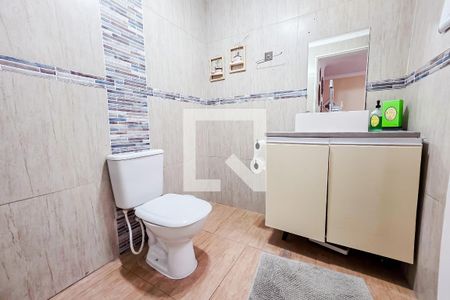 Banheiro social de casa à venda com 4 quartos, 251m² em Santa Terezinha, Santo André
