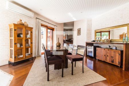 Sala  de casa de condomínio para alugar com 4 quartos, 700m² em Alphaville, Santana de Parnaíba