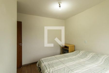 Quarto 1 de apartamento para alugar com 2 quartos, 63m² em Capão Raso, Curitiba