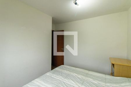 Quarto 1 de apartamento para alugar com 2 quartos, 63m² em Capão Raso, Curitiba