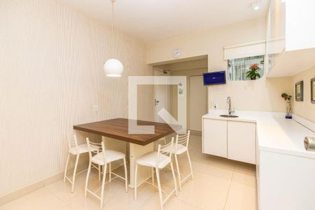 Casa à venda com 4 quartos, 480m² em Alto de Pinheiros, São Paulo
