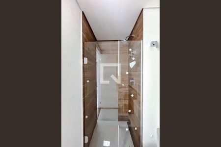 Banheiro de kitnet/studio para alugar com 1 quarto, 23m² em Vila Gomes Cardim, São Paulo