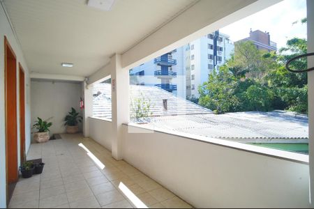 Corredor de kitnet/studio para alugar com 1 quarto, 60m² em Centro, São Leopoldo