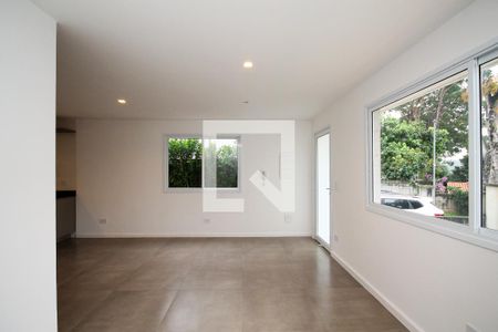 Sala de casa de condomínio para alugar com 3 quartos, 110m² em Parque Rincao, Cotia