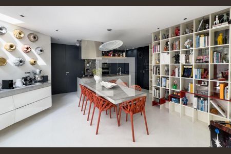 Apartamento à venda com 2 quartos, 115m² em Moema, São Paulo