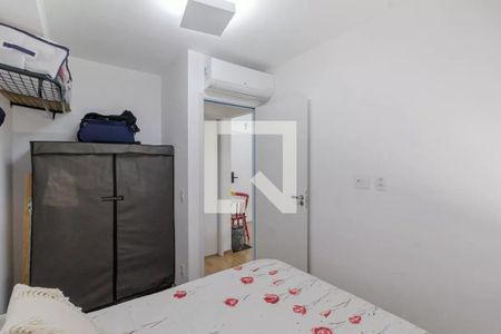 Quarto com cama, armário e ar condicionado, com uma porta para o banheiro. de apartamento à venda com 1 quarto, 31m² em Indianópolis, São Paulo